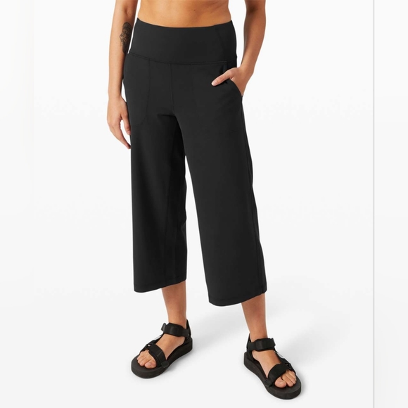 lululemon athletica Pants - 22. LULULEMON REVERSEABLE CAPRI FLARES!